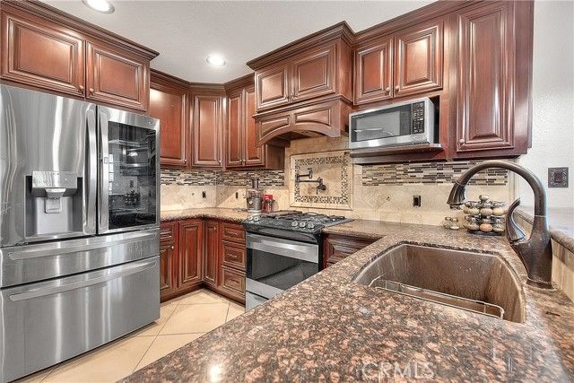 941 W F Street, Colton, CA 92324