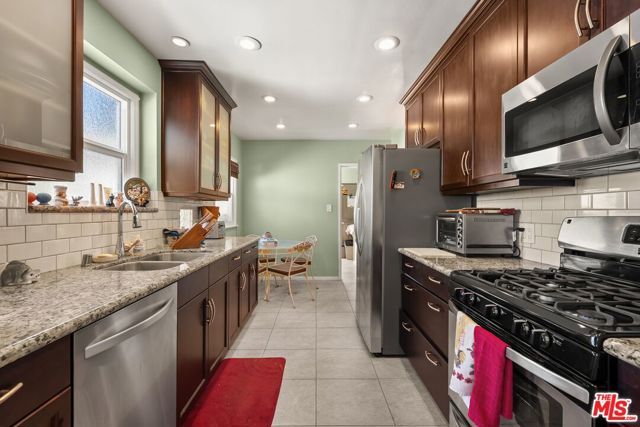 5832 Ranchito Avenue, Van Nuys (los Angeles), CA 91401