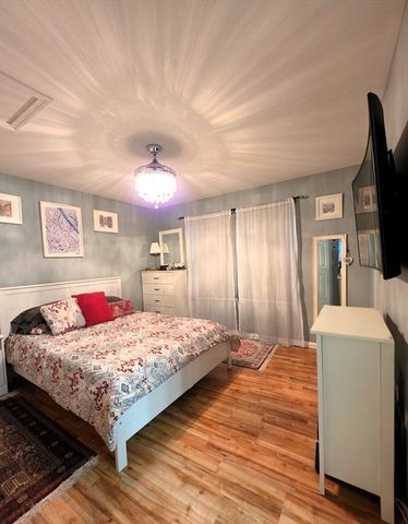 20 Maine Ave 20, Easthampton, MA 01027