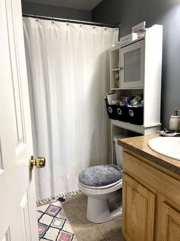 20 Maine Ave 20, Easthampton, MA 01027