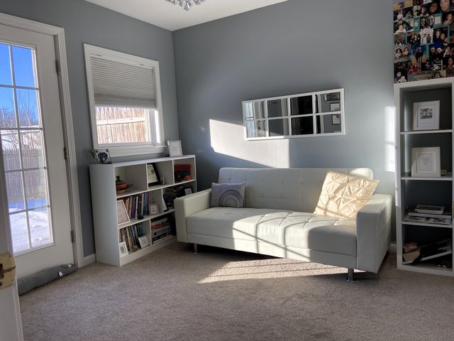 20 Maine Ave 20, Easthampton, MA 01027