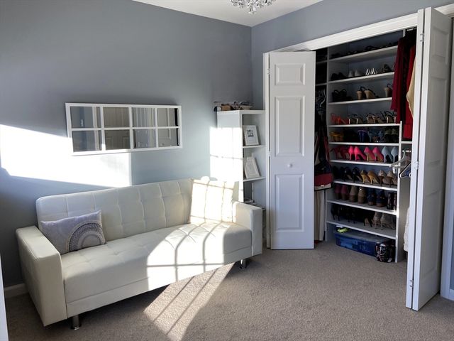 20 Maine Ave 20, Easthampton, MA 01027