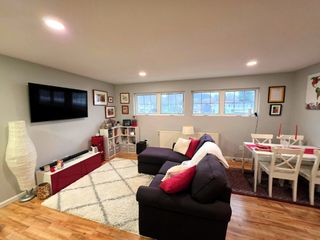 20 Maine Ave 20, Easthampton, MA 01027