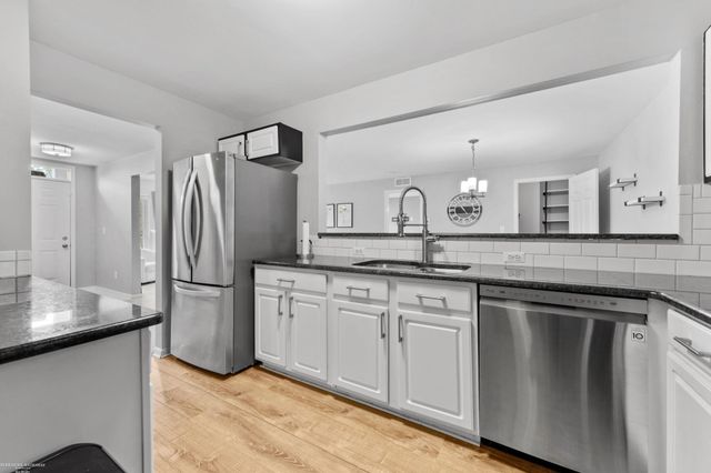 52018 Heatherstone Avenue, Macomb, MI 48042