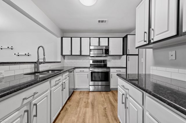 52018 Heatherstone Avenue, Macomb, MI 48042