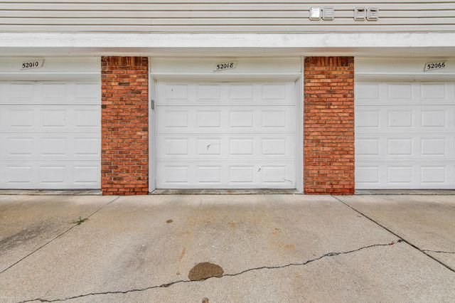 52018 Heatherstone Avenue, Macomb, MI 48042