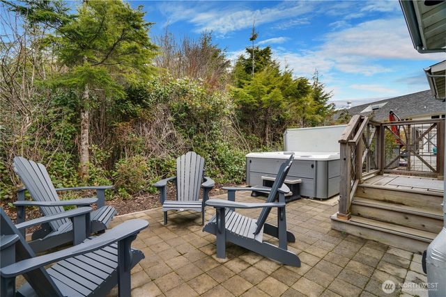 74 Elk Creek Loop, Pacific Beach, WA 98571