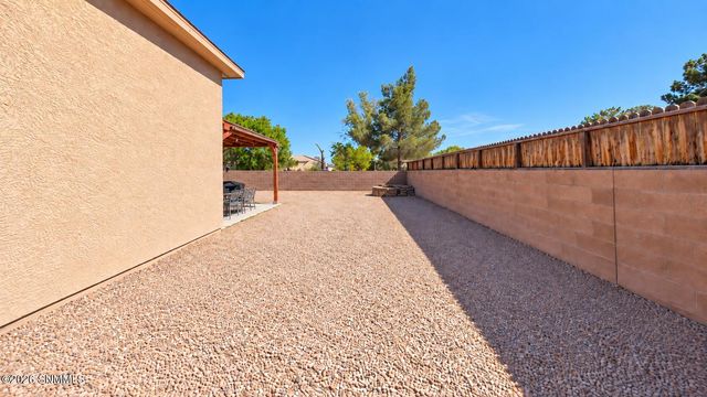 999 Gilmer Way, Las Cruces, NM 88005