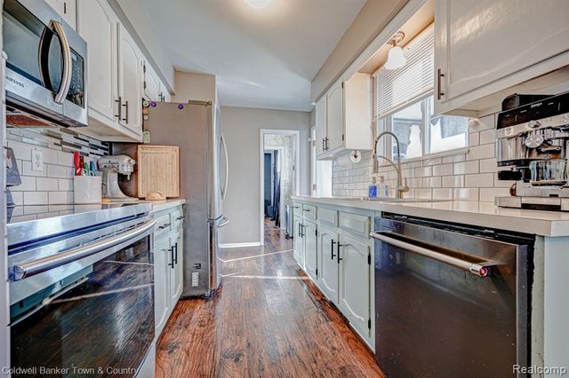 304 John Street, Holly, MI 48442