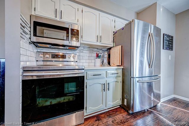 304 John Street, Holly, MI 48442