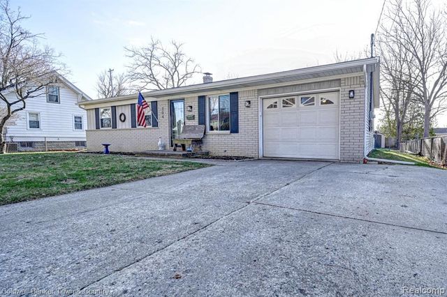 304 John Street, Holly, MI 48442