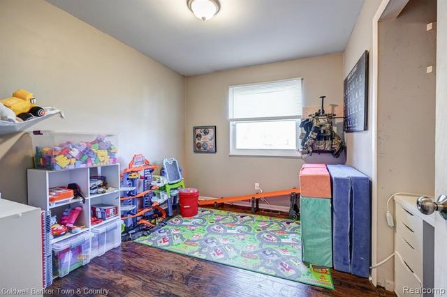 304 John Street, Holly, MI 48442