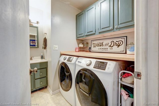 304 John Street, Holly, MI 48442