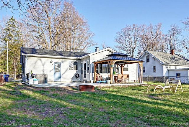 304 John Street, Holly, MI 48442