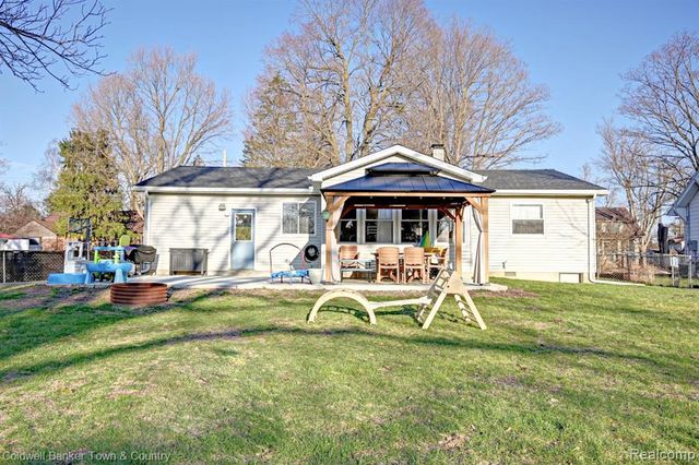 304 John Street, Holly, MI 48442