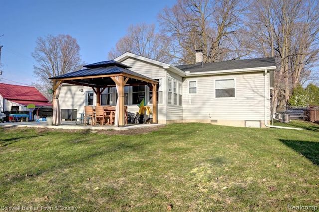 304 John Street, Holly, MI 48442