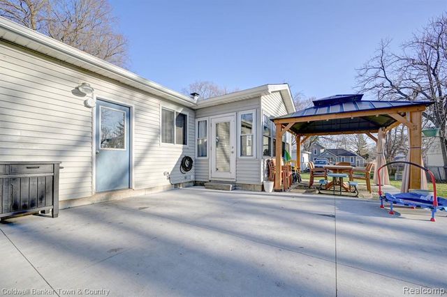 304 John Street, Holly, MI 48442