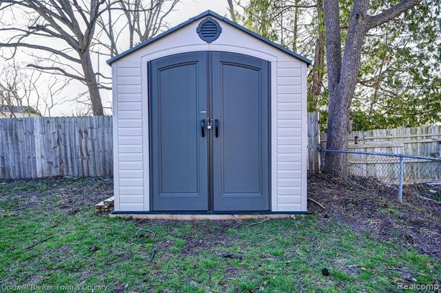 304 John Street, Holly, MI 48442