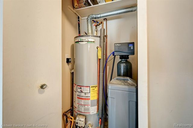 304 John Street, Holly, MI 48442