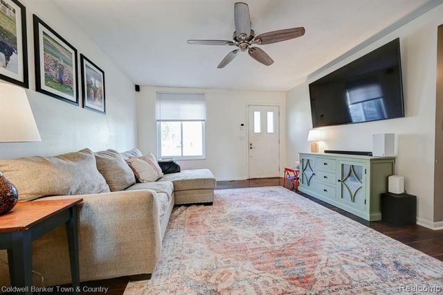 304 John Street, Holly, MI 48442