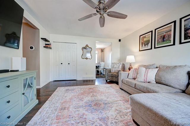 304 John Street, Holly, MI 48442