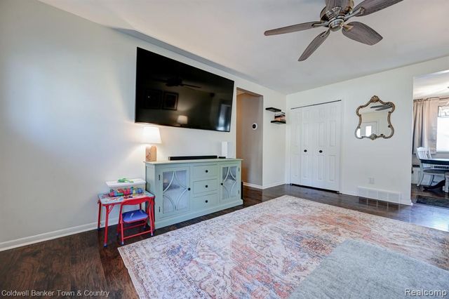 304 John Street, Holly, MI 48442