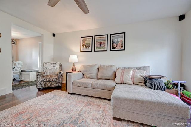 304 John Street, Holly, MI 48442