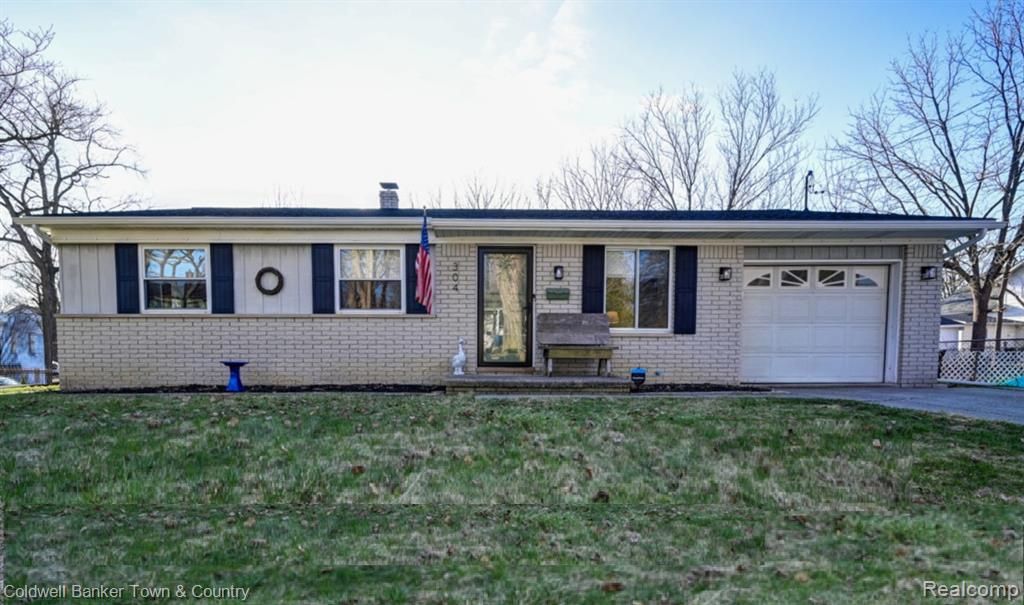 304 John Street, Holly, MI 48442