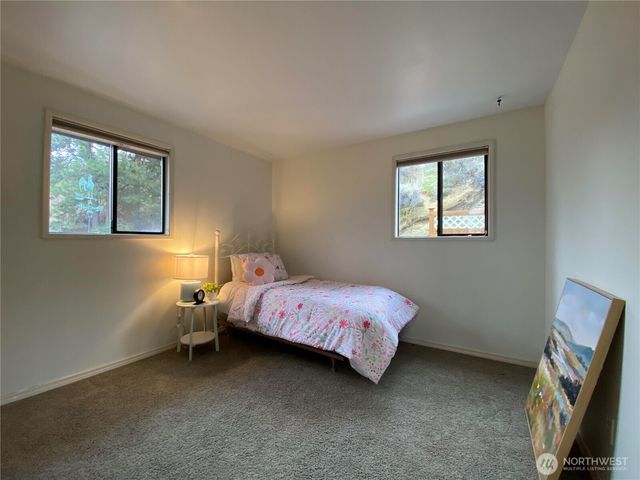 1287 Malaga Alcoa Highway, Wenatchee, WA 98828