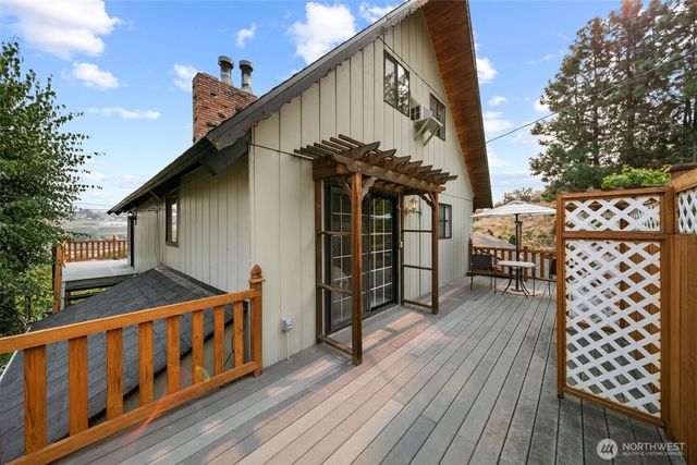 1287 Malaga Alcoa Highway, Wenatchee, WA 98828