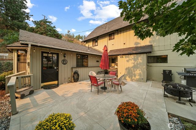 1287 Malaga Alcoa Highway, Wenatchee, WA 98828