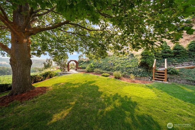 1287 Malaga Alcoa Highway, Wenatchee, WA 98828