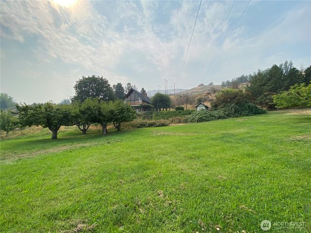 1287 Malaga Alcoa Highway, Wenatchee, WA 98828