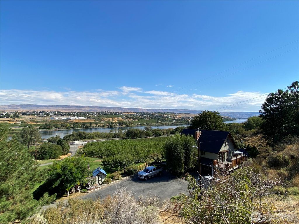 1287 Malaga Alcoa Highway, Wenatchee, WA 98828