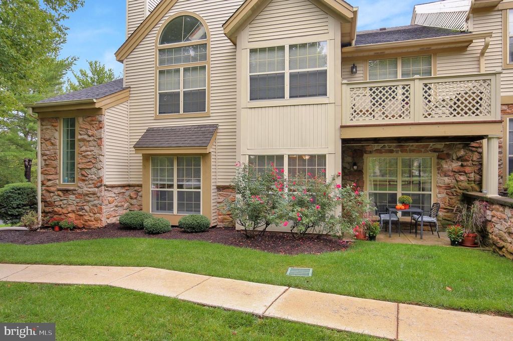 607 FOXCROFT CIR #CONDO 607, Royersford, PA 19468 — photo 2