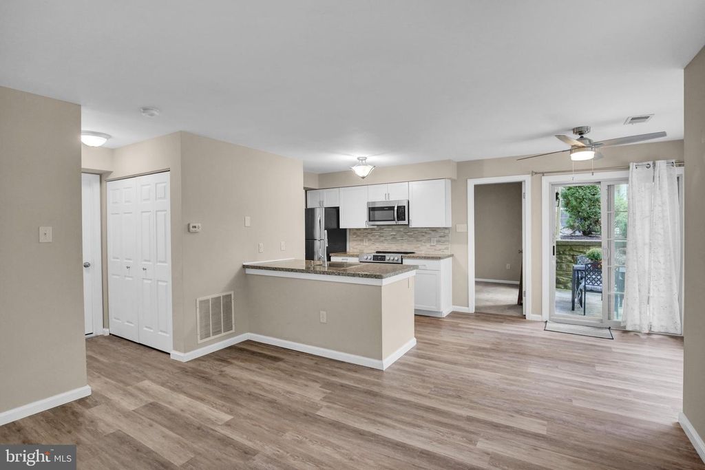 607 FOXCROFT CIR #CONDO 607, Royersford, PA 19468 — photo 5