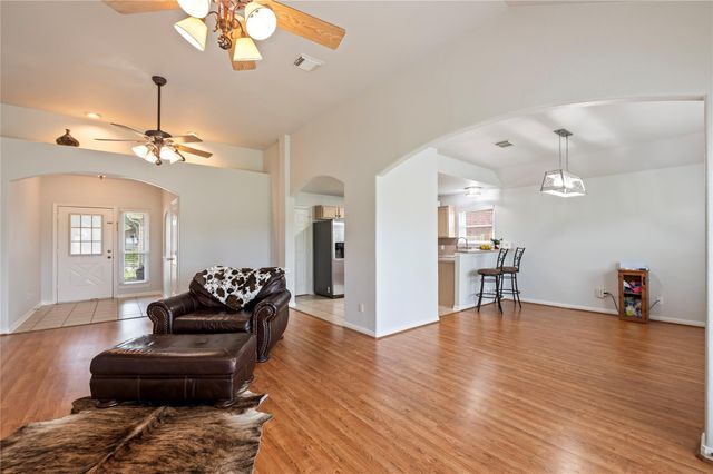 2930 Community Drive, Alvin, TX 77511