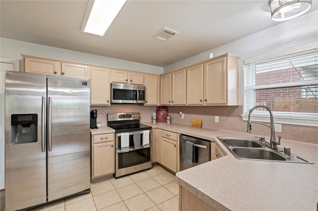 2930 Community Drive, Alvin, TX 77511