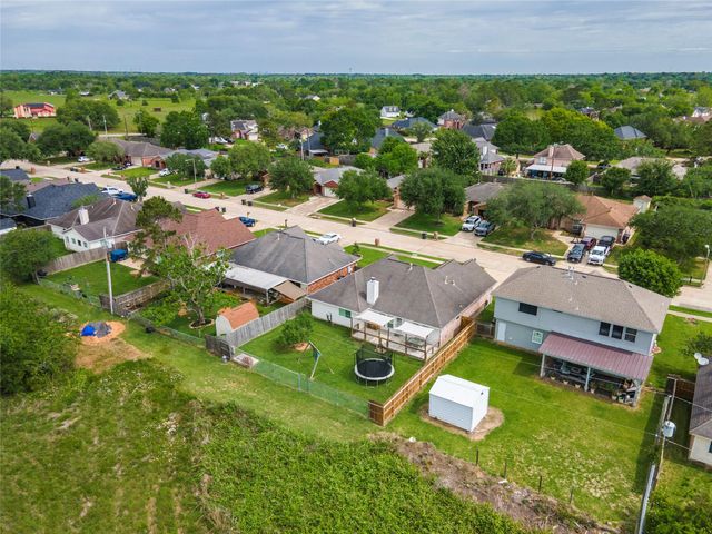 2930 Community Drive, Alvin, TX 77511