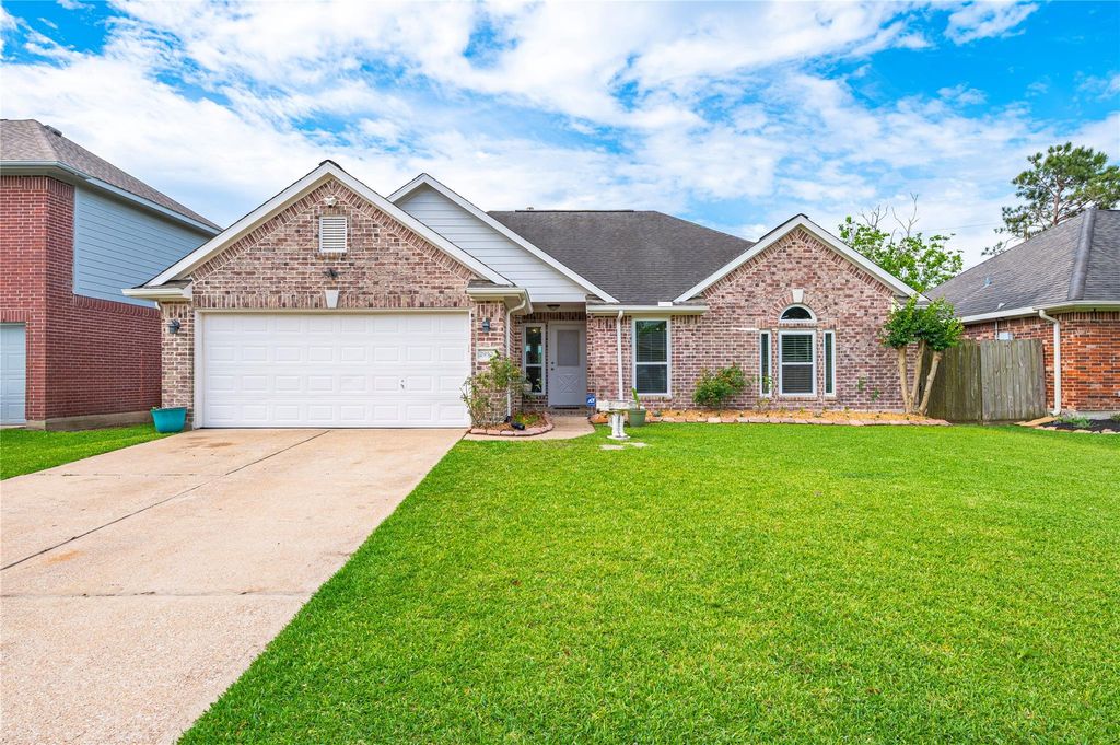 2930 Community Drive, Alvin, TX 77511