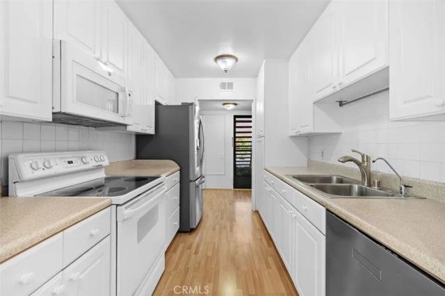 5301 Balboa Boulevard 5B, Encino, CA 91316