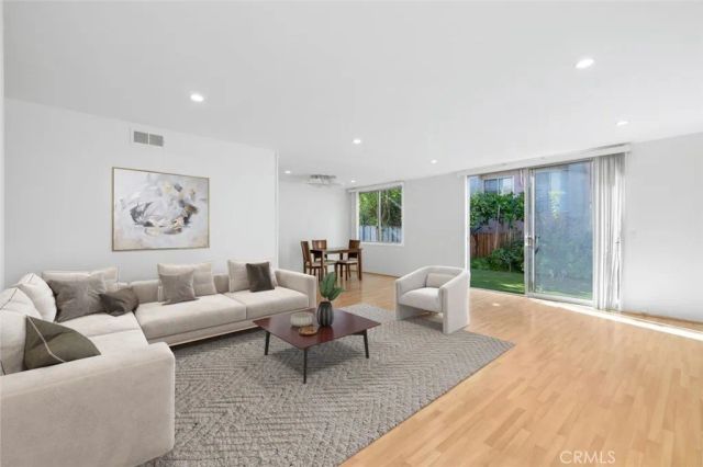 5301 Balboa Boulevard 5B, Encino, CA 91316