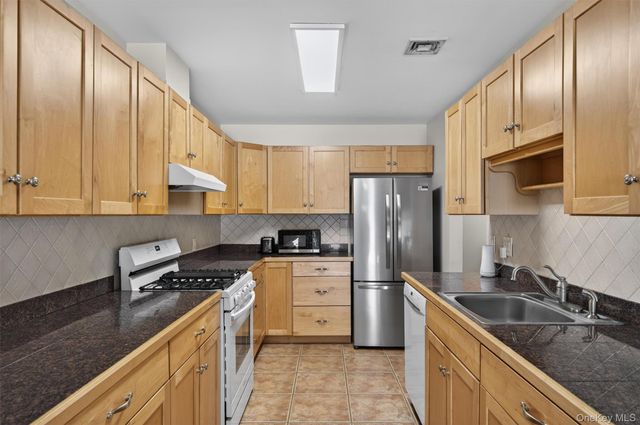 227 Deer Ct Drive, Middletown, NY 10940