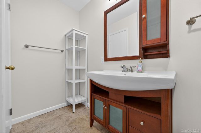 227 Deer Ct Drive, Middletown, NY 10940