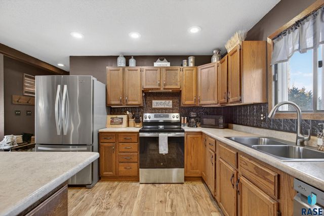 46633 278th St Street, Lennox, SD 57039