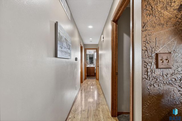 46633 278th St Street, Lennox, SD 57039