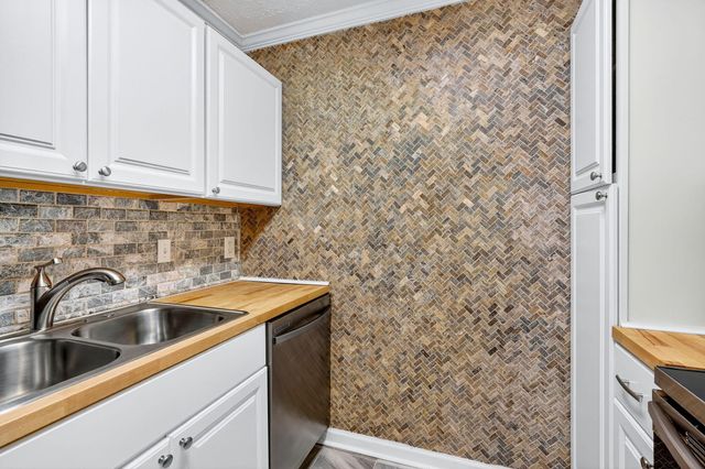 4419 Hammerton Drive, 13D, Columbus, OH 43228