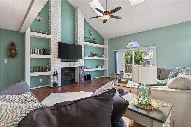 457 E Lake CIR, Chesapeake, VA 23322