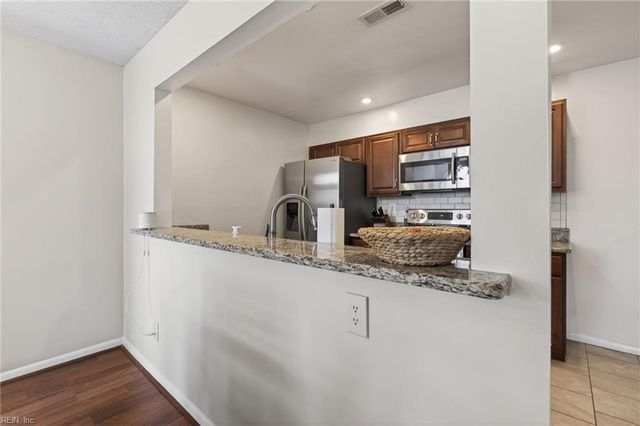 457 E Lake CIR, Chesapeake, VA 23322