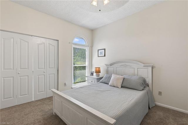 457 E Lake CIR, Chesapeake, VA 23322